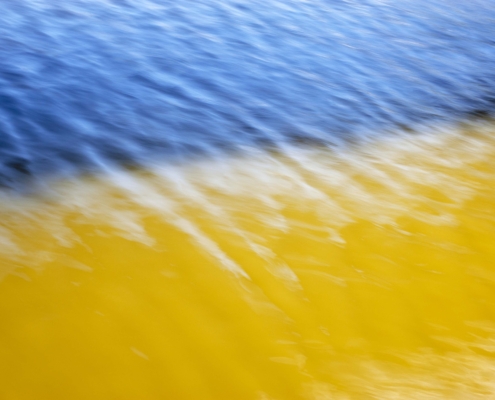 Water in geel en blauw